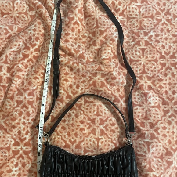 Elegant Black Shoulder Bag - Picture 12 of 12